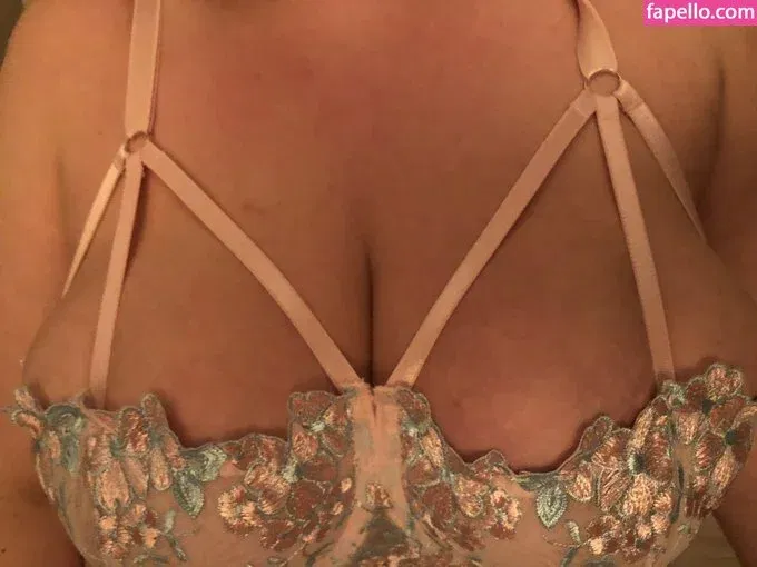 Bustylandlady02 Onlyfans Photo Gallery 