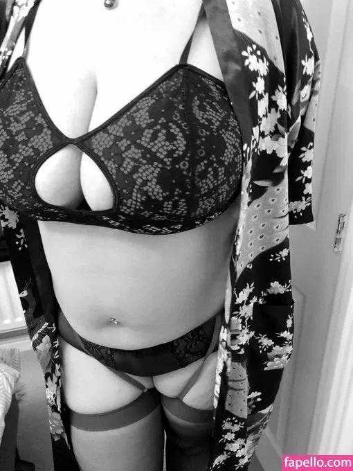 Bustylandlady02 Onlyfans Photo Gallery 