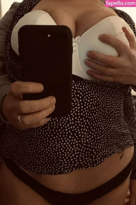 Bustylandlady02 Onlyfans Photo Gallery 