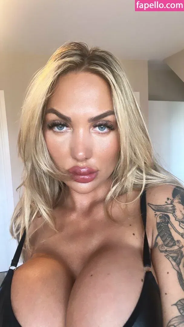 em96190 Onlyfans Photo Gallery 