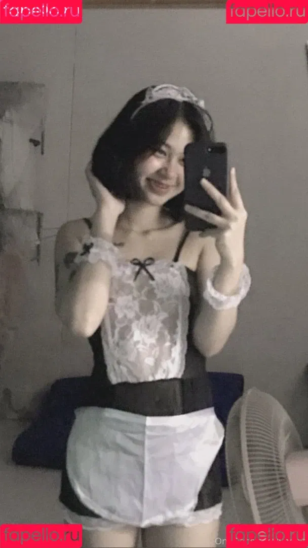 yona.z Onlyfans Photo Gallery 