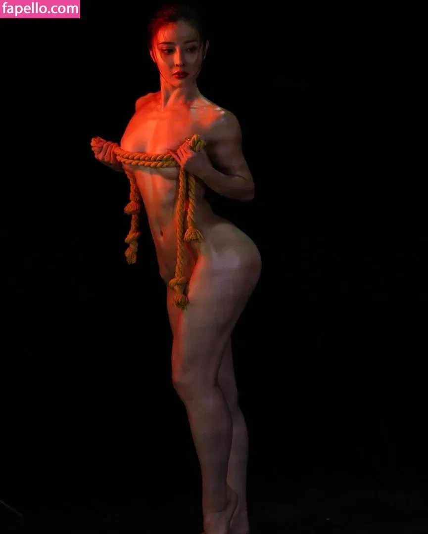 yona.z Onlyfans Photo Gallery 