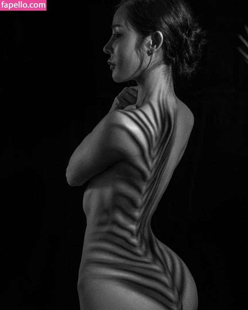 yona.z Onlyfans Photo Gallery 