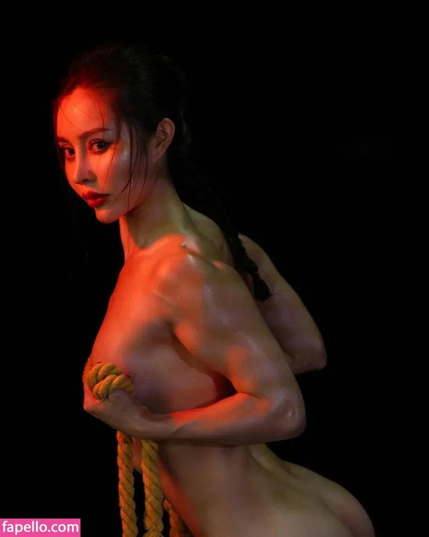 yona.z Onlyfans Photo Gallery 