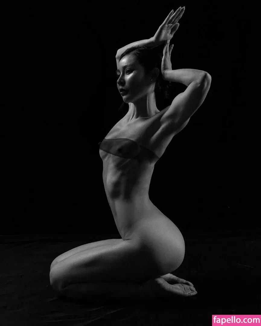 yona.z Onlyfans Photo Gallery 