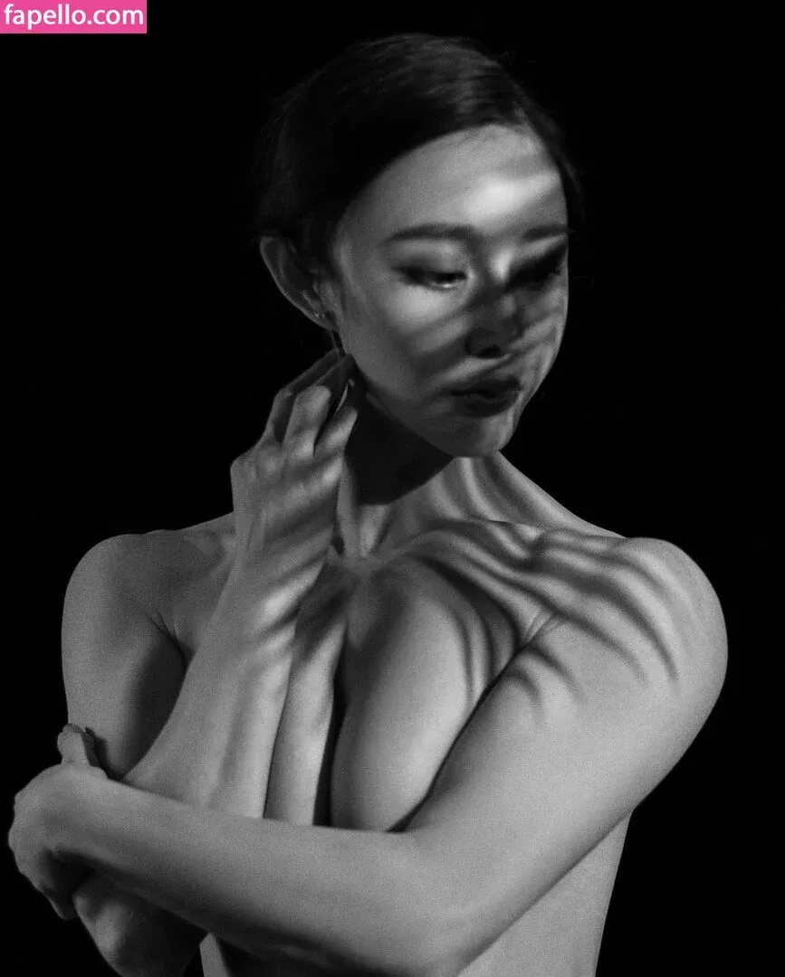 yona.z Onlyfans Photo Gallery 