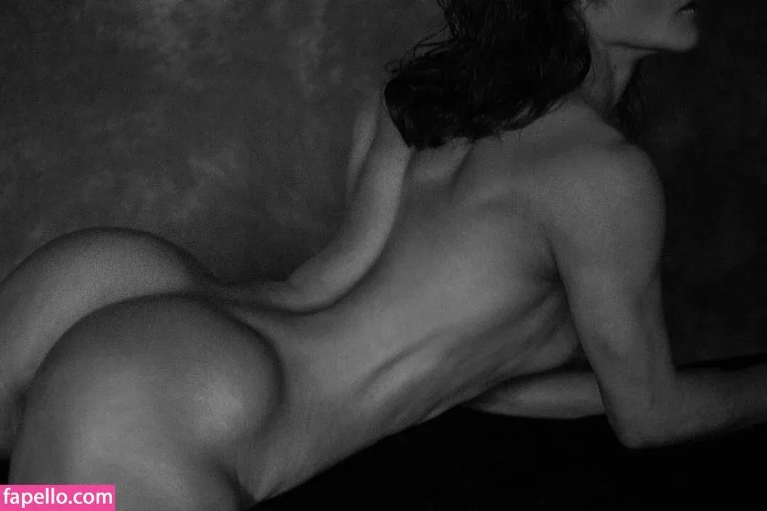 yona.z Onlyfans Photo Gallery 