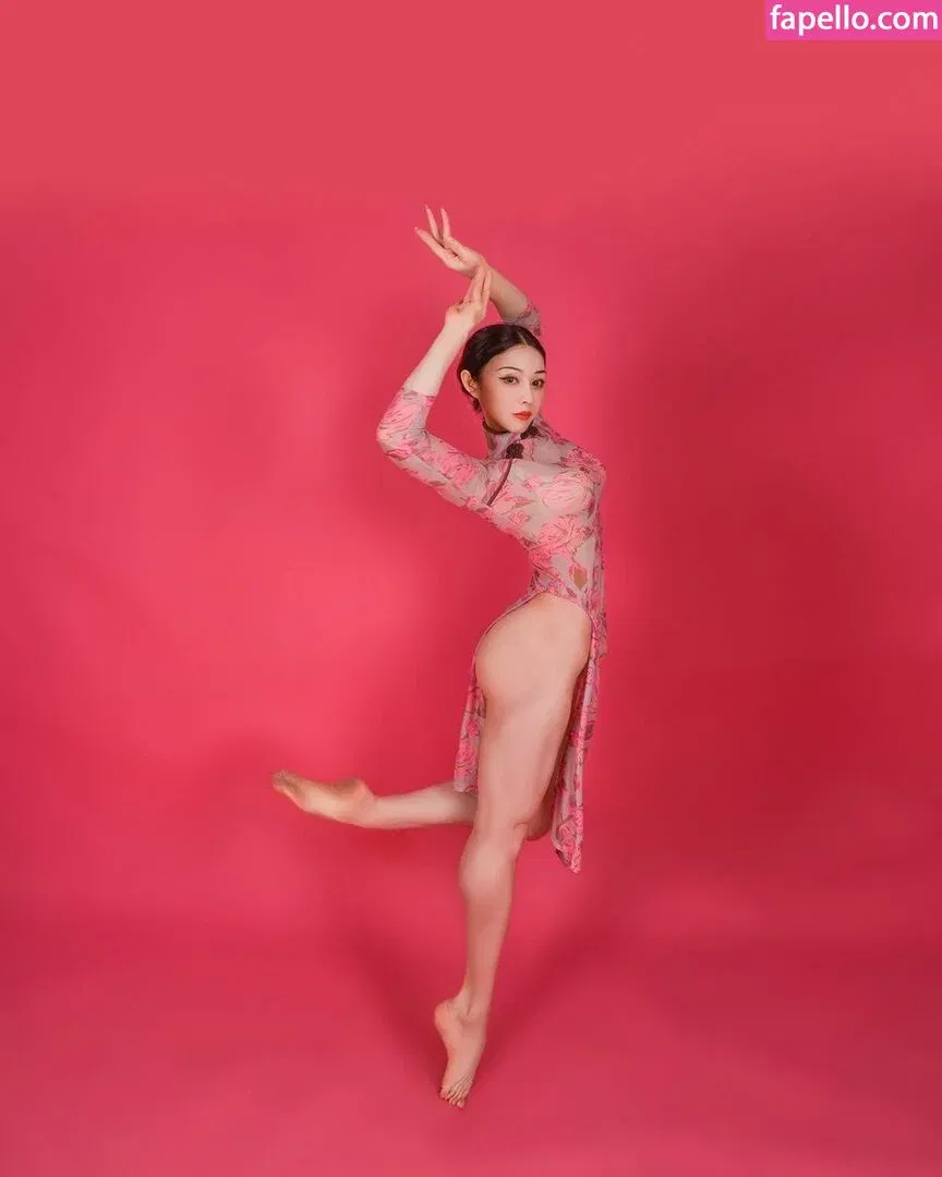 yona.z Onlyfans Photo Gallery 