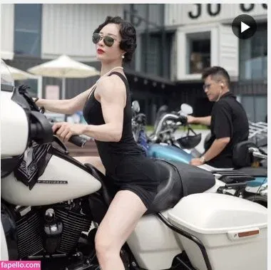 yona.z Onlyfans Photo Gallery 