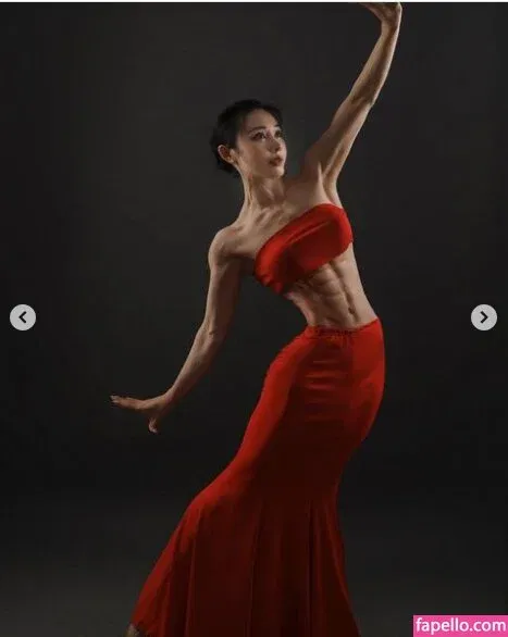 yona.z Onlyfans Photo Gallery 