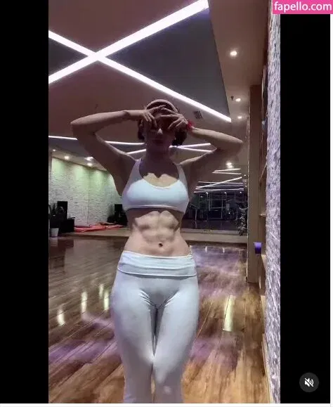 yona.z Onlyfans Photo Gallery 