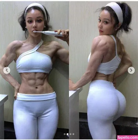 yona.z Onlyfans Photo Gallery 