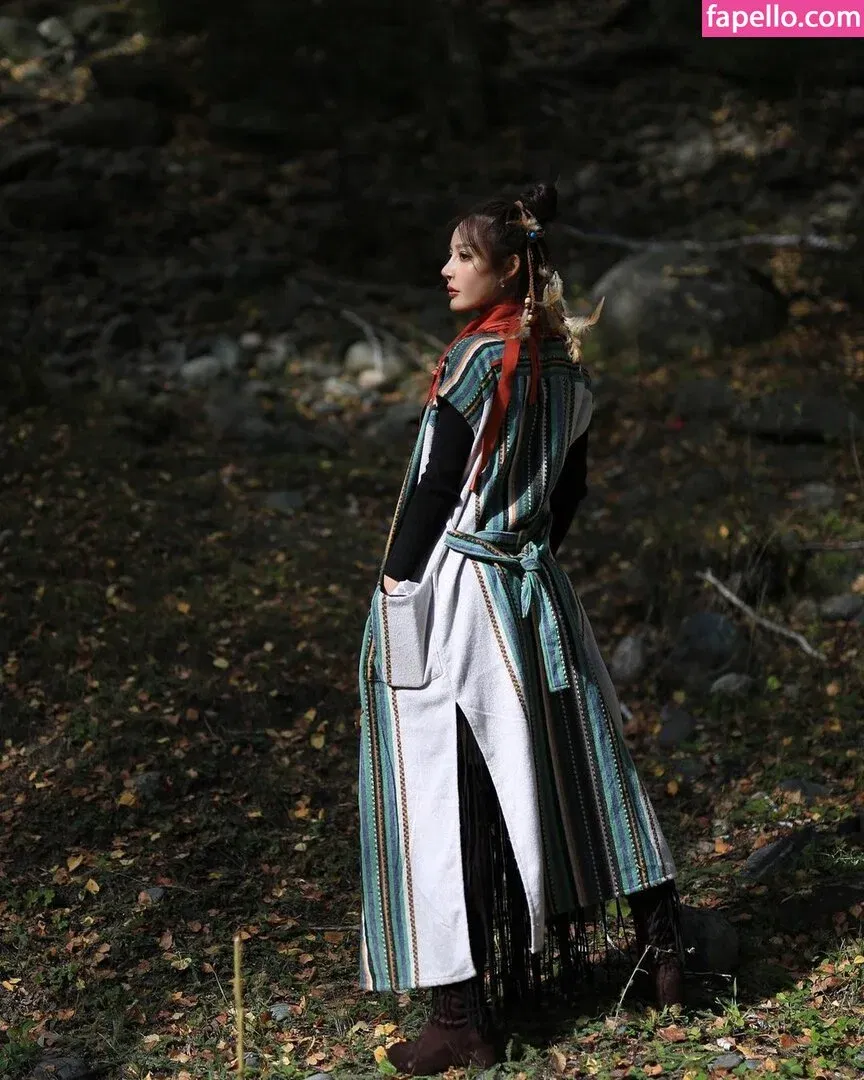 yona.z Onlyfans Photo Gallery 