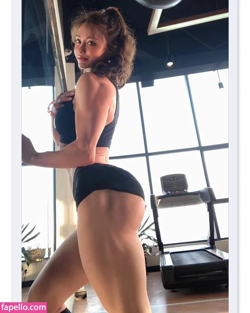 yona.z Onlyfans Photo Gallery 