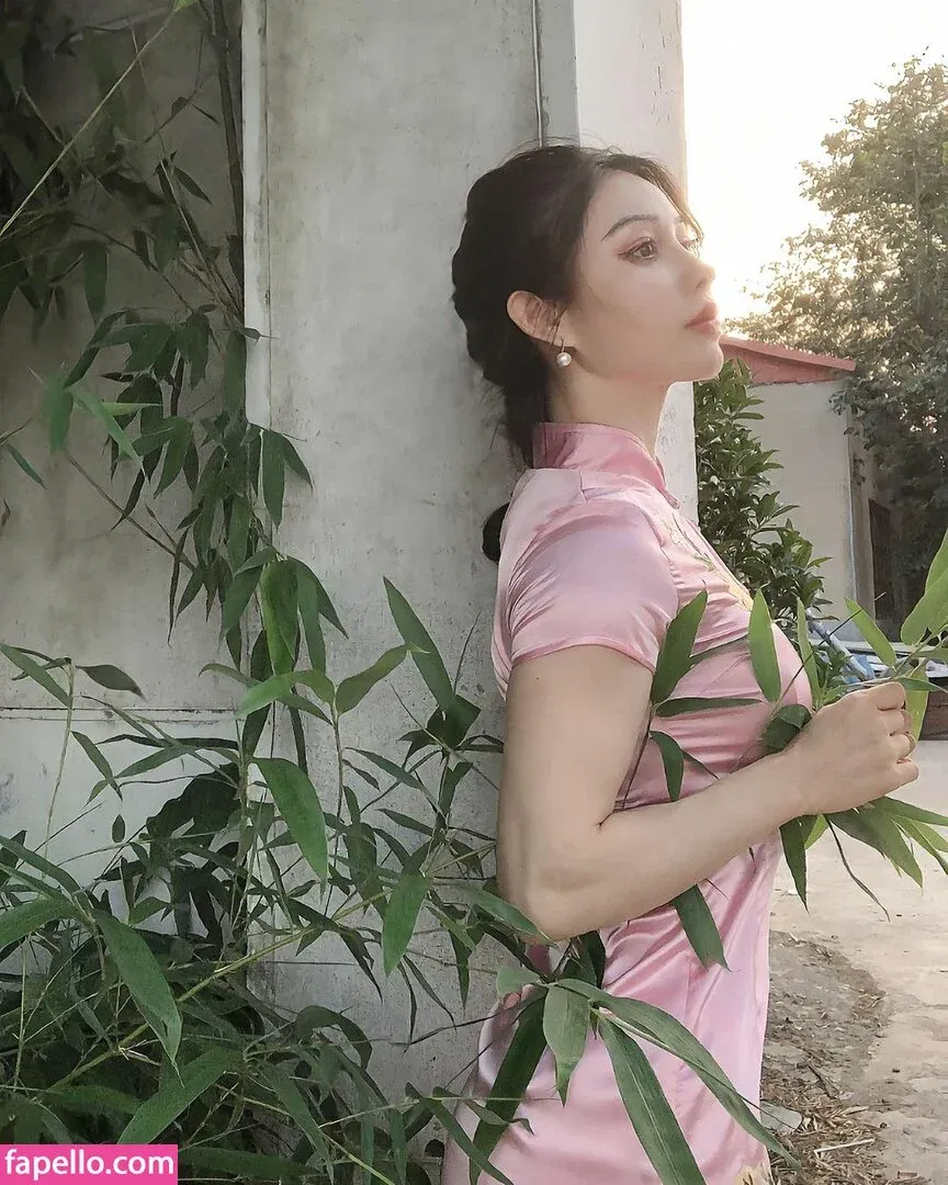 yona.z Onlyfans Photo Gallery 