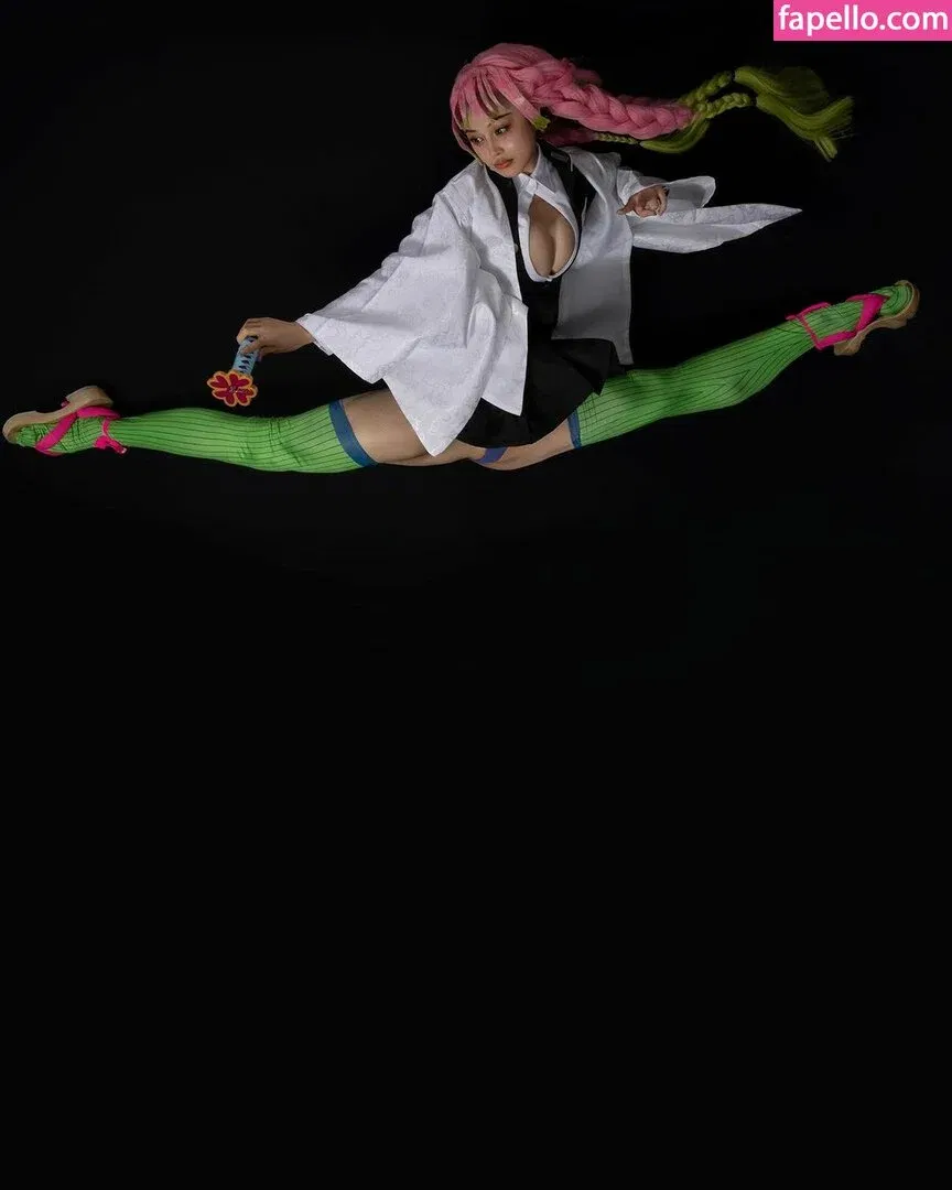 yona.z Onlyfans Photo Gallery 