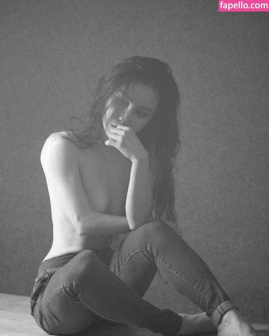 yona.z Onlyfans Photo Gallery 