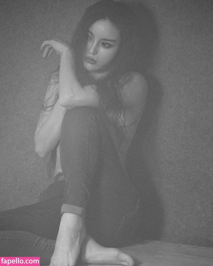 yona.z Onlyfans Photo Gallery 