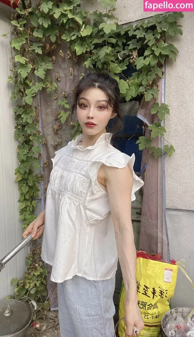 yona.z Onlyfans Photo Gallery 