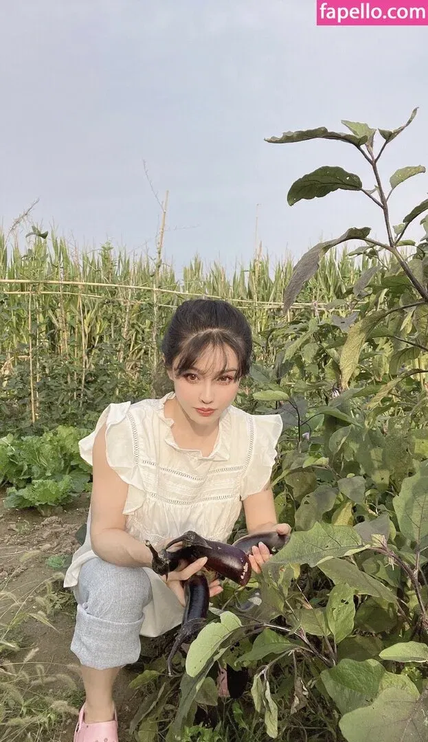 yona.z Onlyfans Photo Gallery 