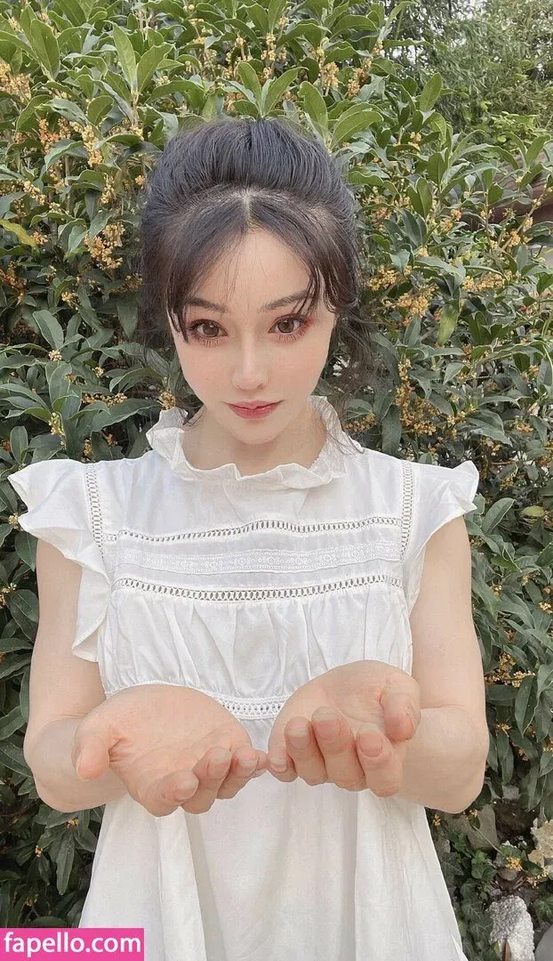 yona.z Onlyfans Photo Gallery 