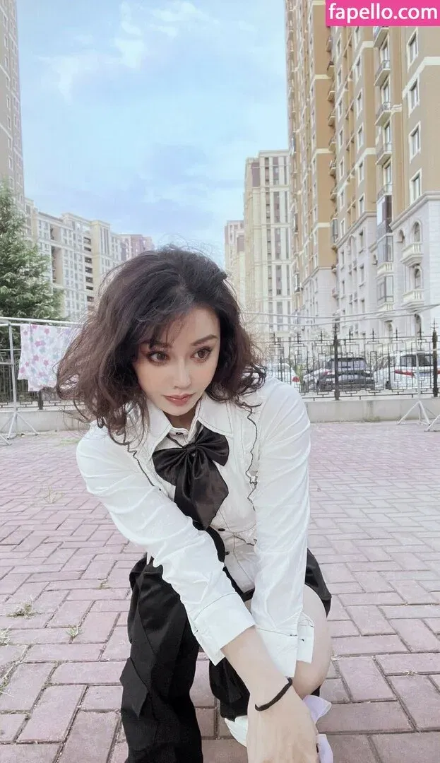 yona.z Onlyfans Photo Gallery 