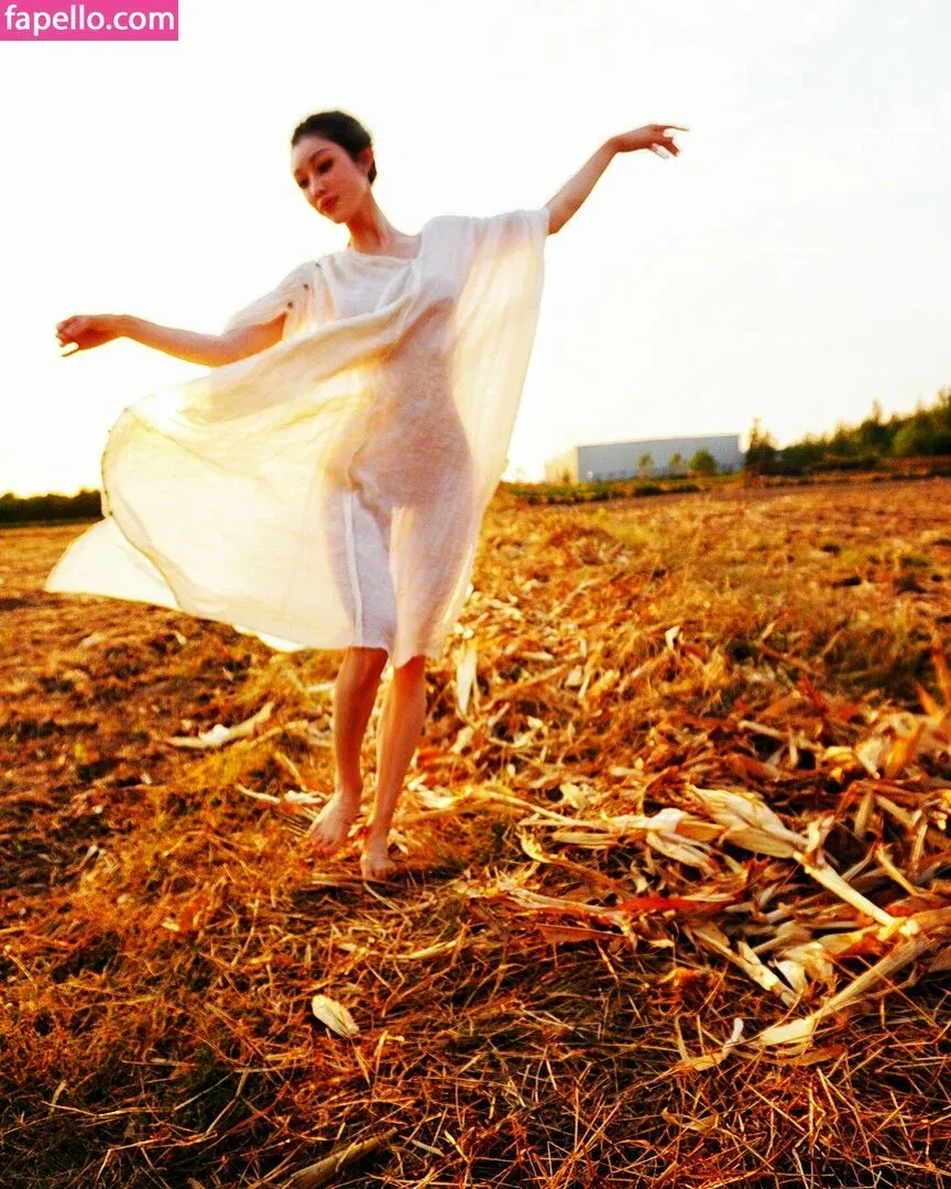 yona.z Onlyfans Photo Gallery 