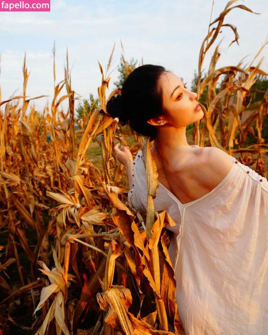 yona.z Onlyfans Photo Gallery 