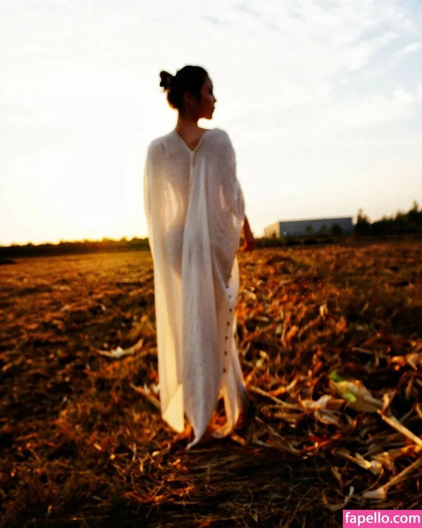 yona.z Onlyfans Photo Gallery 