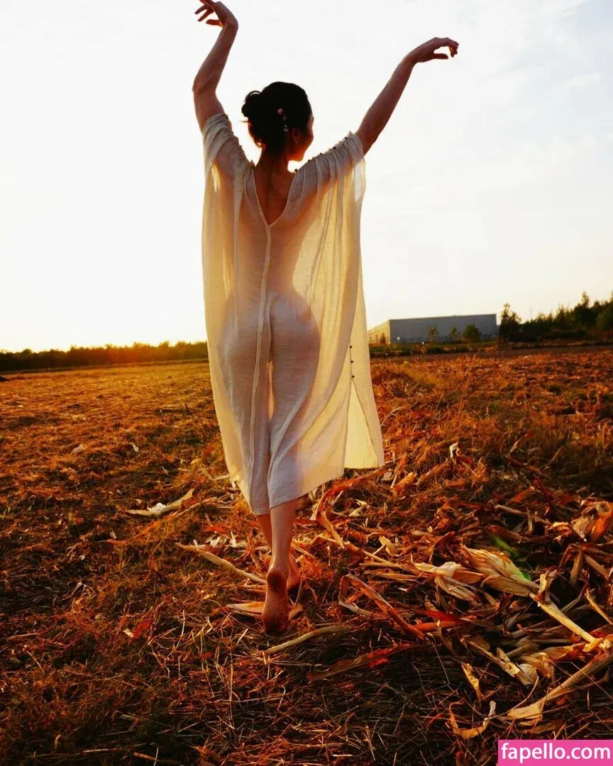 yona.z Onlyfans Photo Gallery 