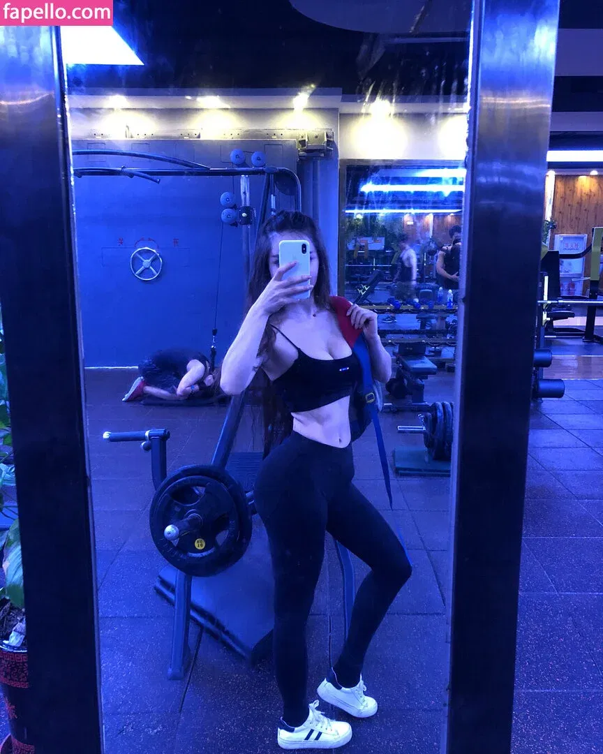 yona.z Onlyfans Photo Gallery 