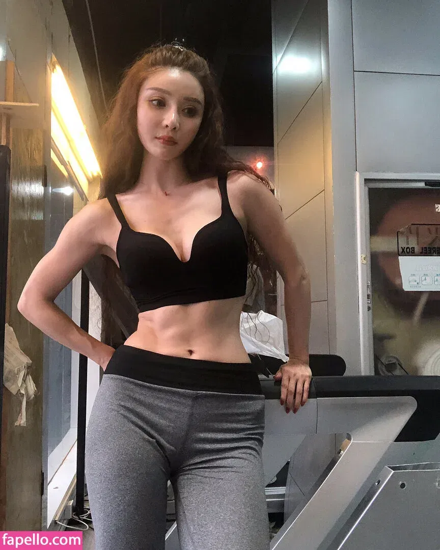 yona.z Onlyfans Photo Gallery 