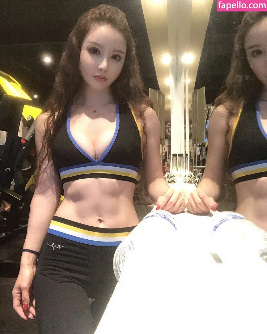 yona.z Onlyfans Photo Gallery 