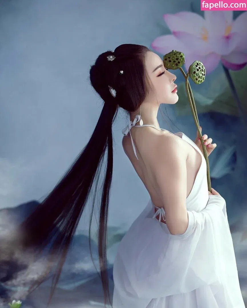 yona.z Onlyfans Photo Gallery 