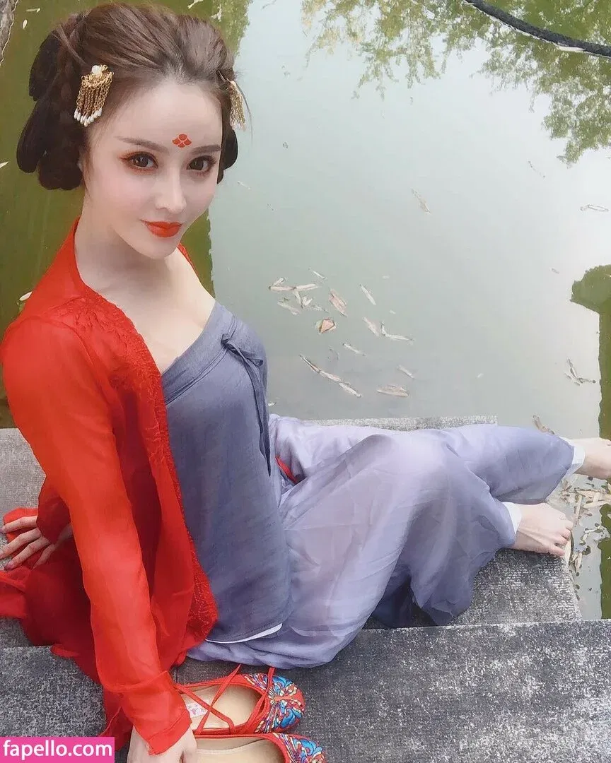 yona.z Onlyfans Photo Gallery 