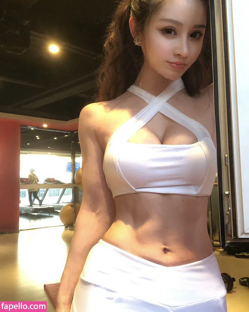 yona.z Onlyfans Photo Gallery 