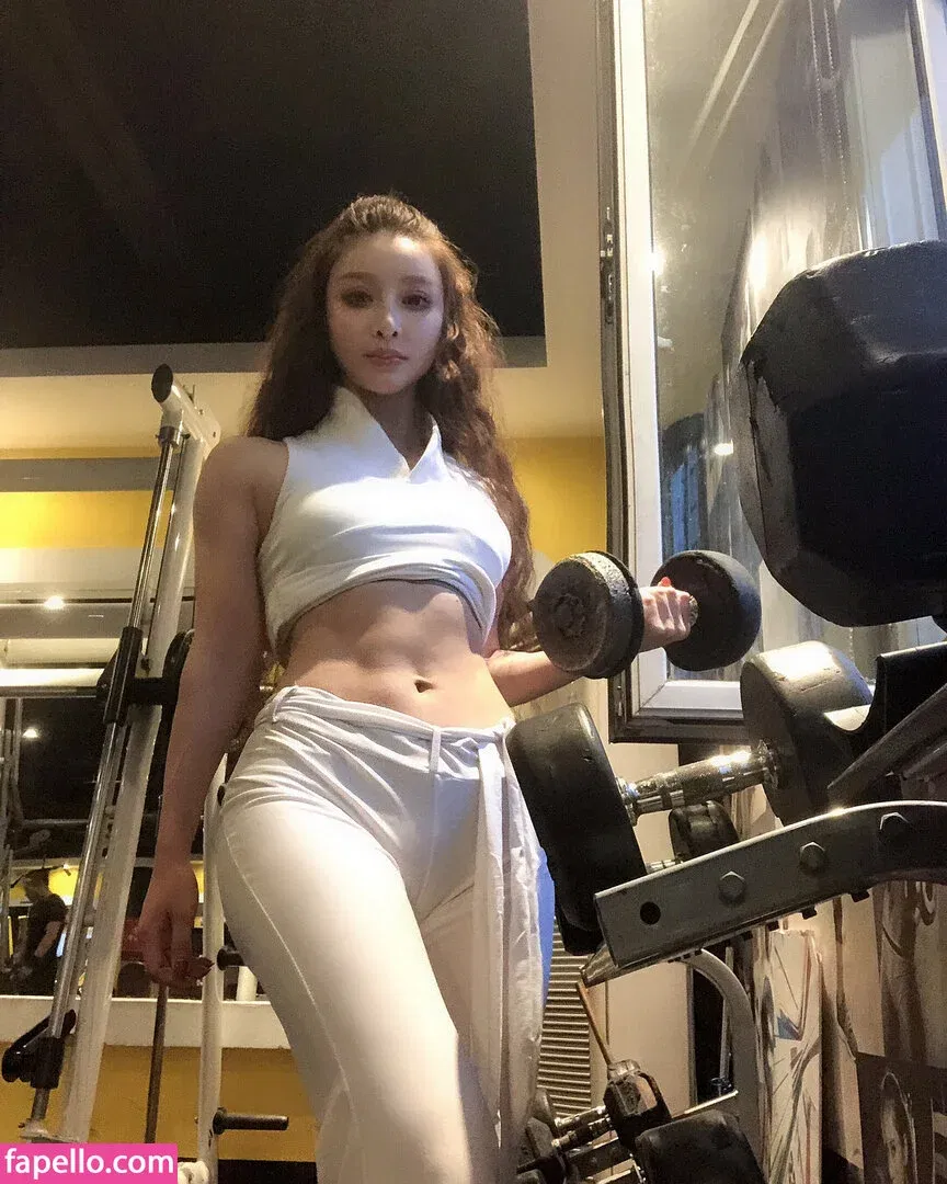 yona.z Onlyfans Photo Gallery 