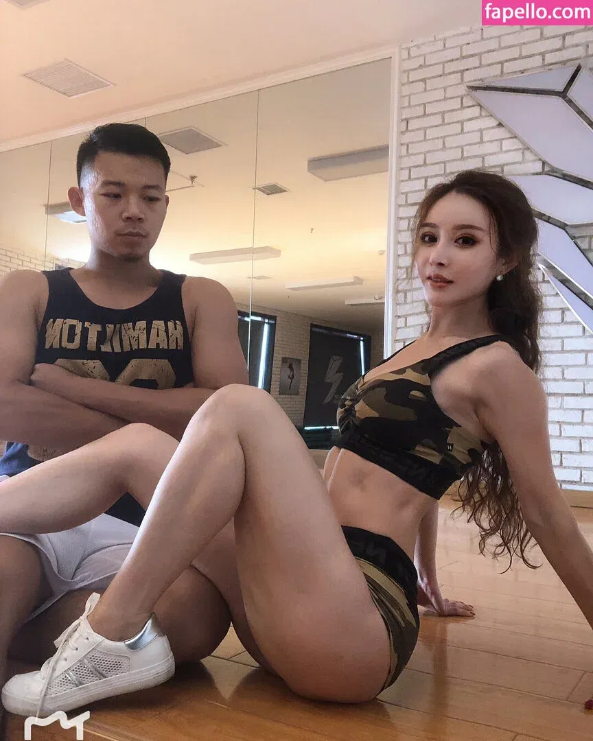 yona.z Onlyfans Photo Gallery 