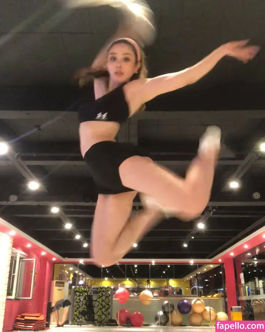 yona.z Onlyfans Photo Gallery 