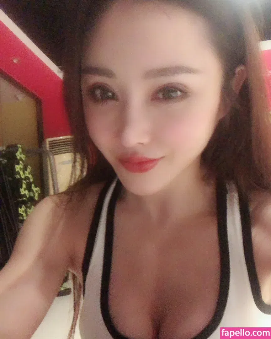 yona.z Onlyfans Photo Gallery 