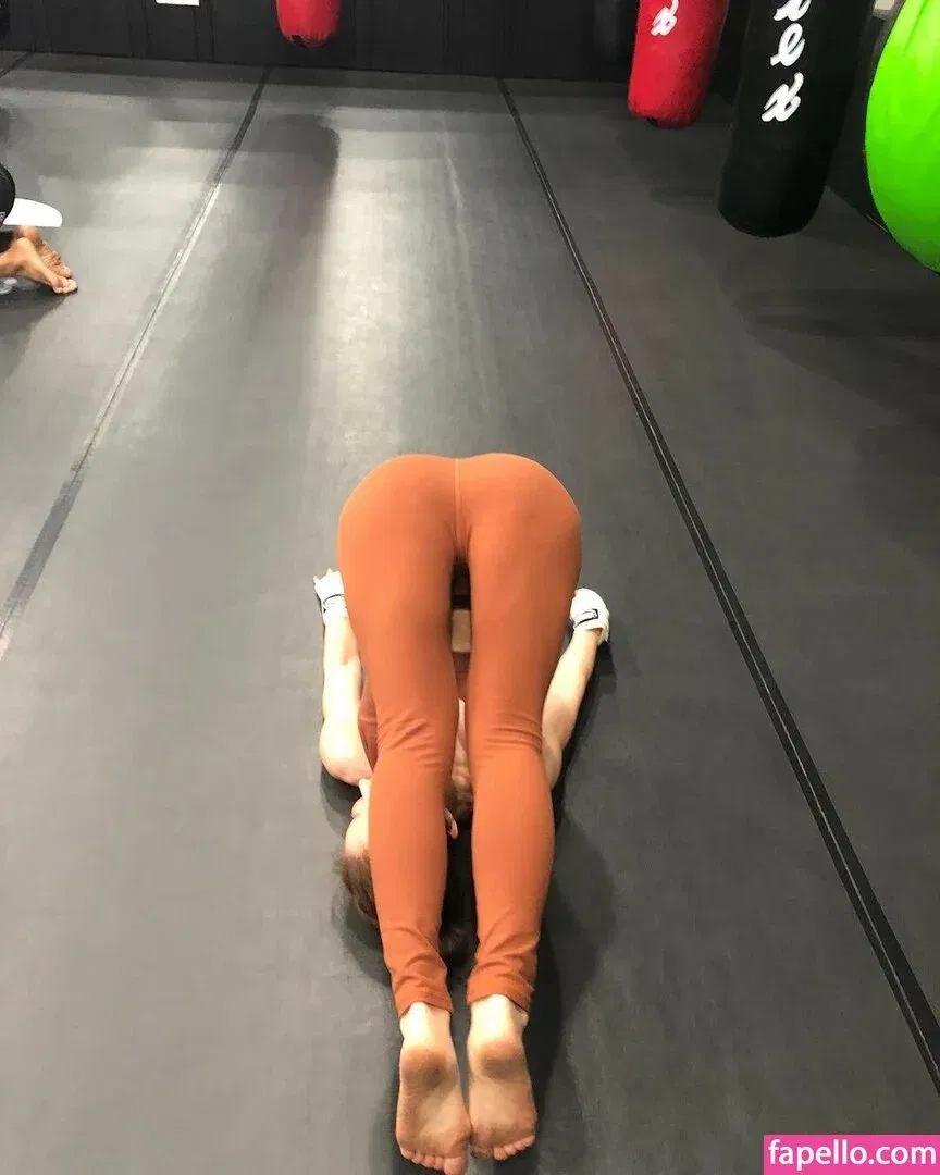 yona.z Onlyfans Photo Gallery 