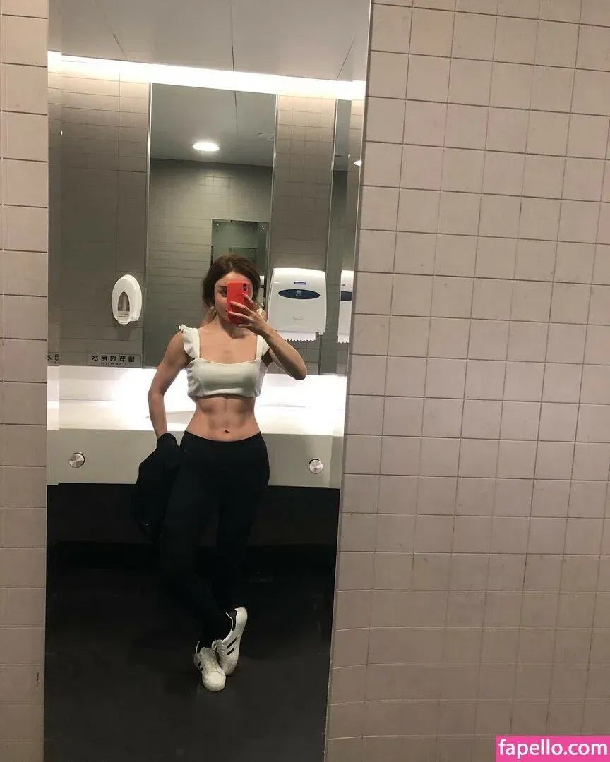 yona.z Onlyfans Photo Gallery 