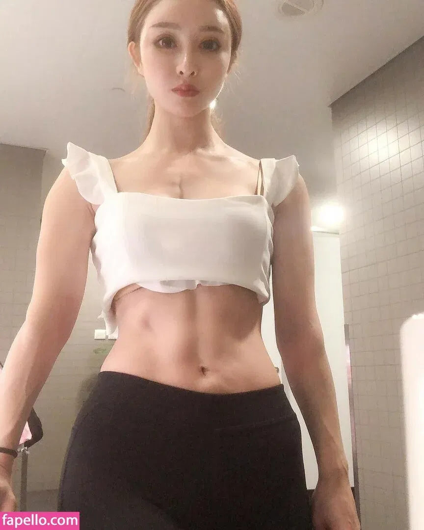 yona.z Onlyfans Photo Gallery 