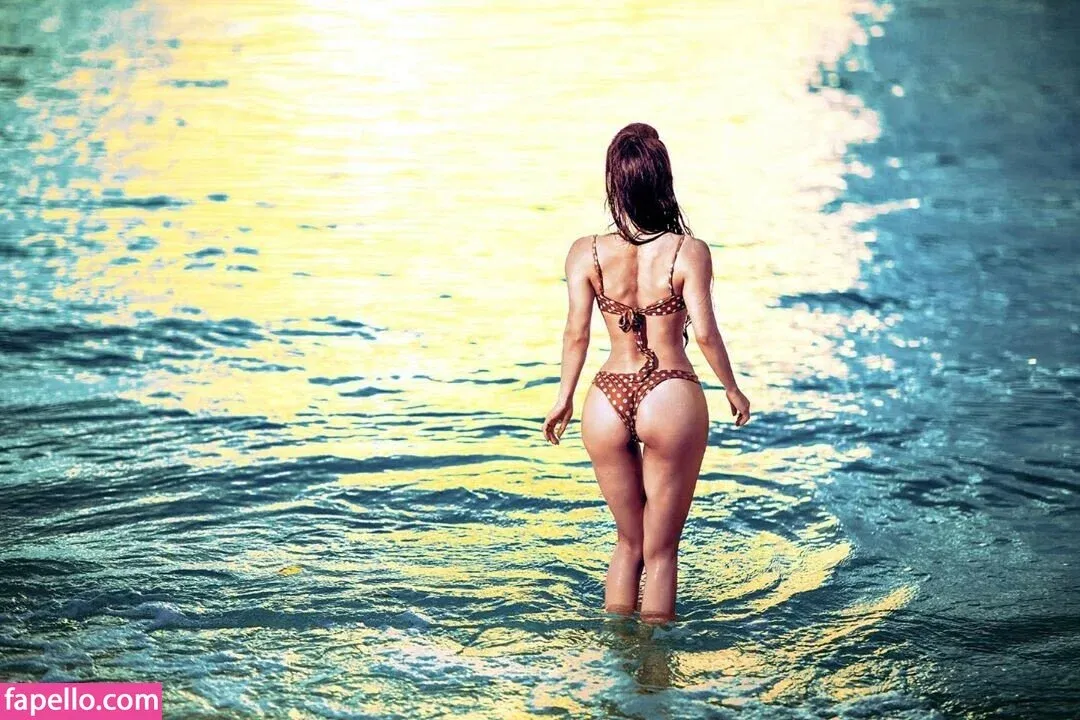 yona.z Onlyfans Photo Gallery 