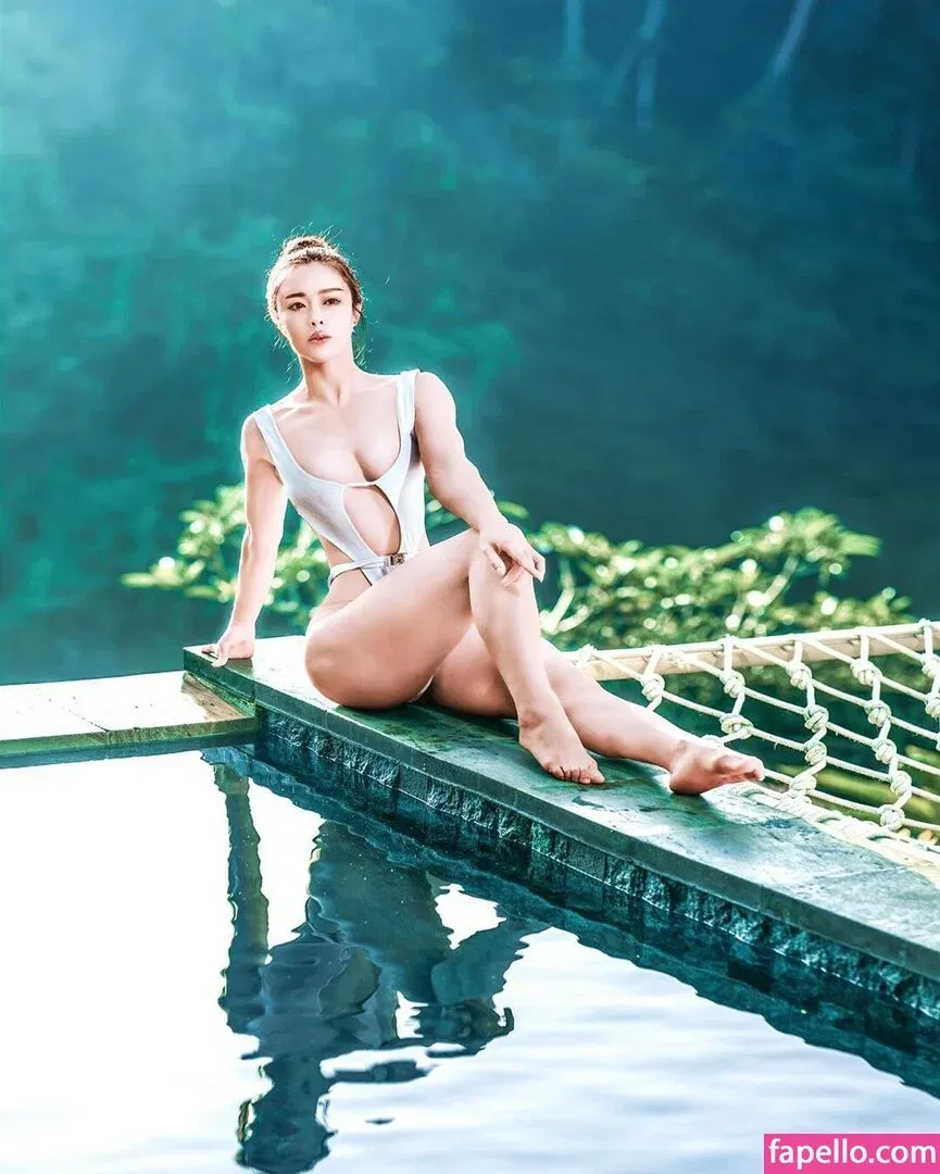 yona.z Onlyfans Photo Gallery 