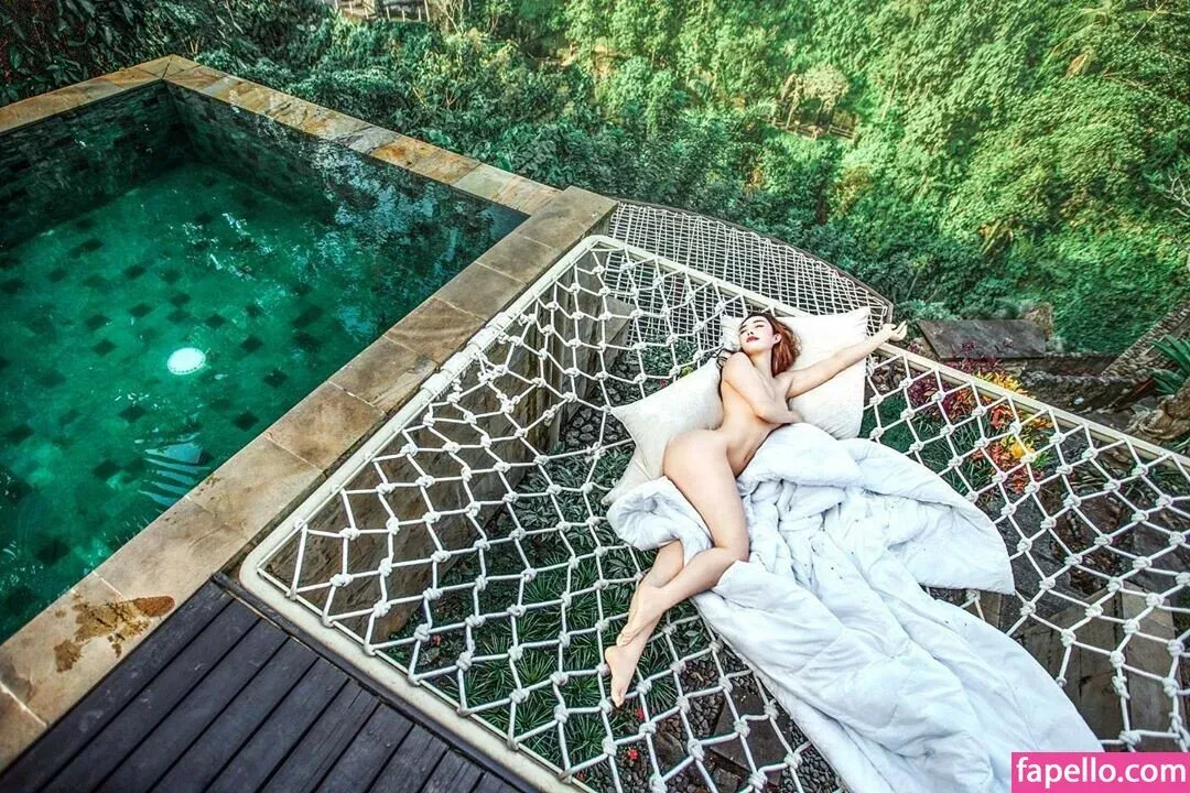 yona.z Onlyfans Photo Gallery 