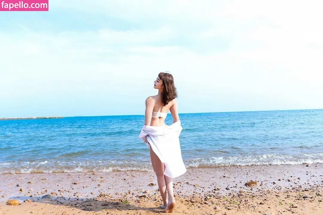 yona.z Onlyfans Photo Gallery 