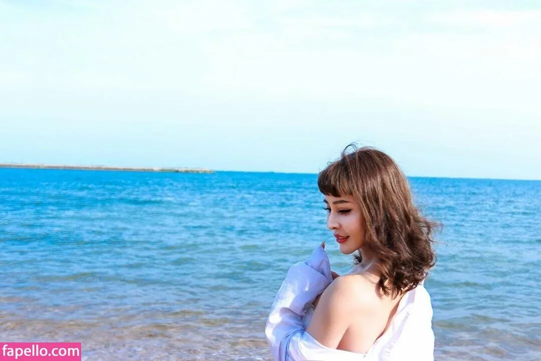 yona.z Onlyfans Photo Gallery 