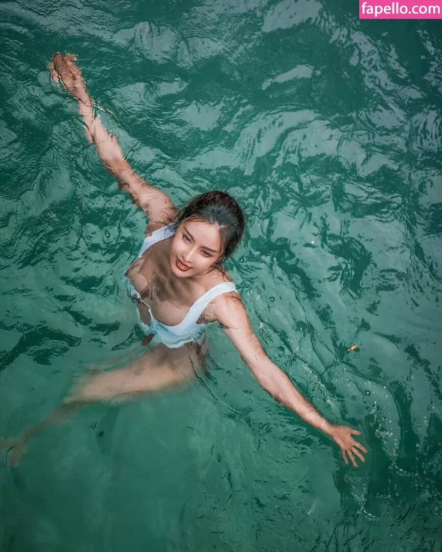 yona.z Onlyfans Photo Gallery 