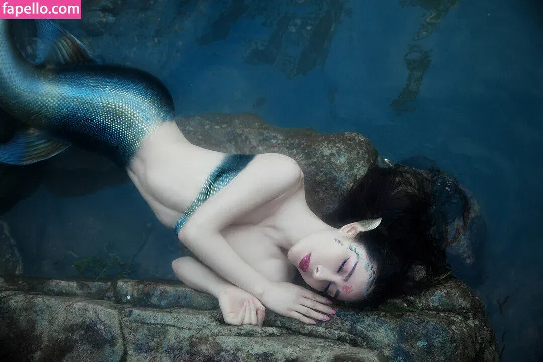 yona.z Onlyfans Photo Gallery 